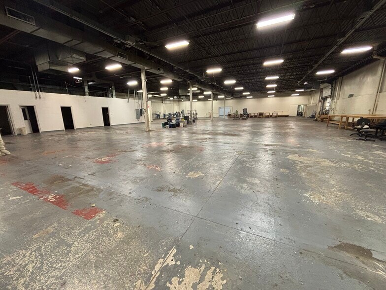 More Photos Of 1530 Progress Rd, Fort Wayne Manufacturing For Sale
