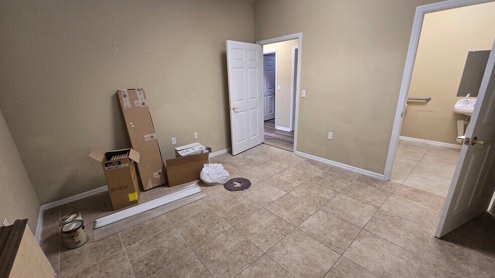 More Photos Of 2649 Windguard Cir, Zephyrhills Medical For Lease