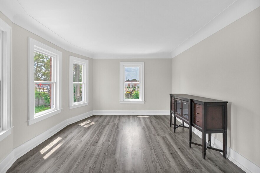 More Photos Of 29016 Ford Rd, Garden City Office For Sale