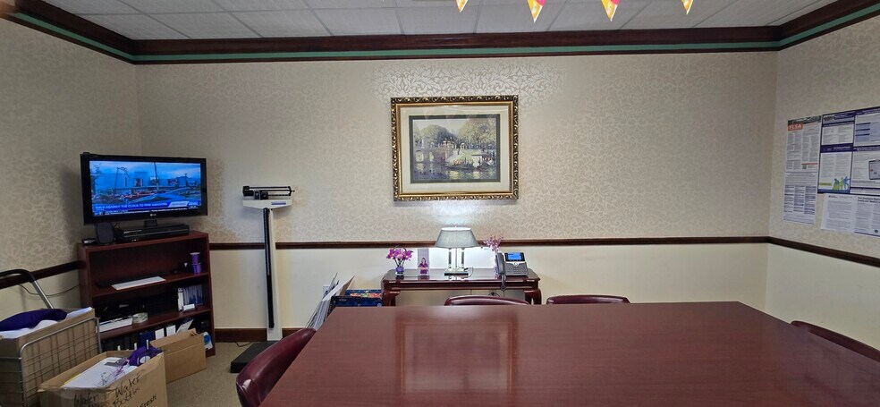 More Photos Of 2375 Tamiami Trl N, Naples Loft Creative Space For Sale