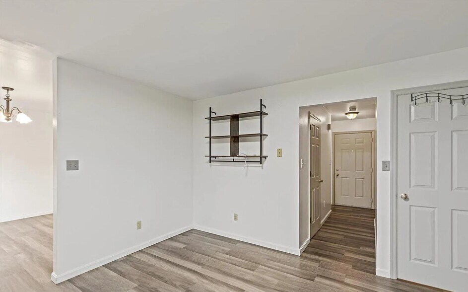 More Photos Of 585 Westbrooke Dr, Elizabethtown Specialty For Sale