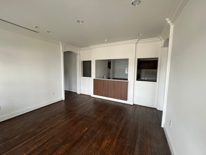 More Photos Of 7520 N MacArthur Blvd, Irving Medical For Sale