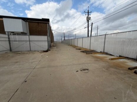 More Photos Of 101 45th St, Corpus Christi Distribution For Lease