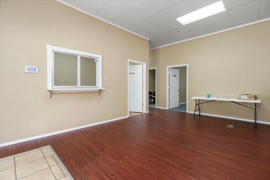 More Photos Of 1006 Nettleton Avenue Ave, Thayer Office For Sale