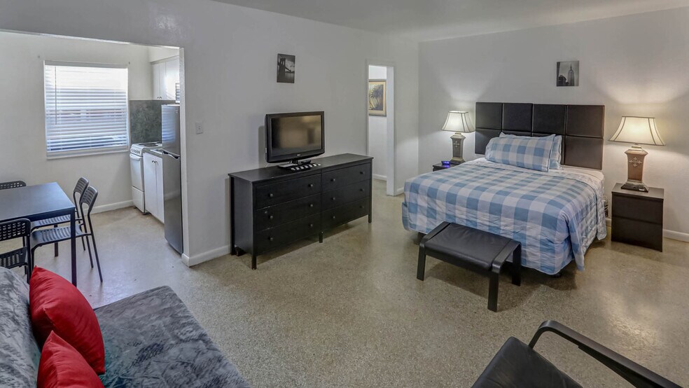 More Photos Of 1419 S Federal Hwy, Hollywood Hotel For Sale