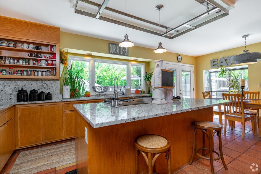 More Photos Of 719 New Hope Church Rd, Chapel Hill Veterinarian Kennel For Sale