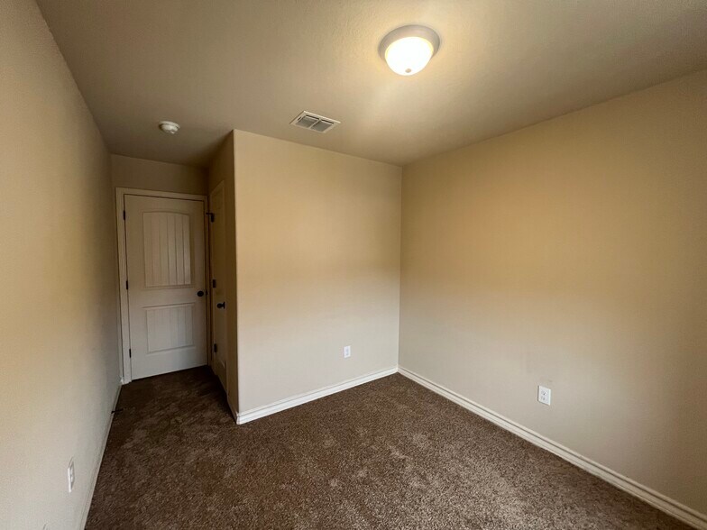 More Photos Of 7014 Donovan Way, San Antonio Apartments For Sale