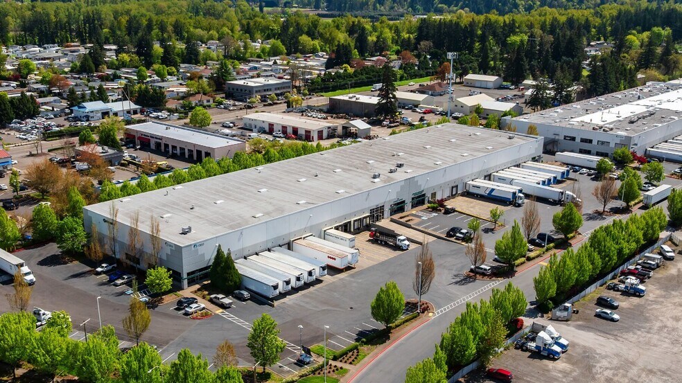 More Photos Of 13023 SE Jennifer St, Clackamas Warehouse For Lease