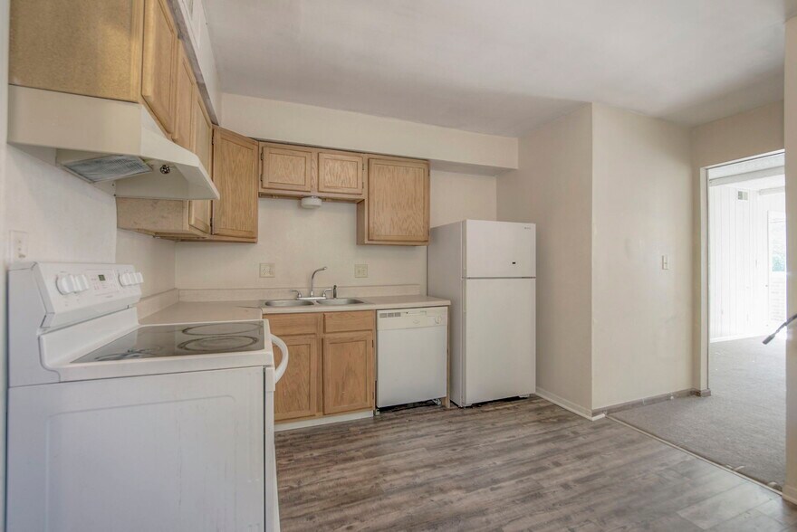 More Photos Of 9201 E 54th St, Raytown Apartments For Sale