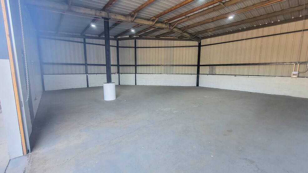 More Photos Of 3650 N 40th Ave, Phoenix Warehouse For Lease