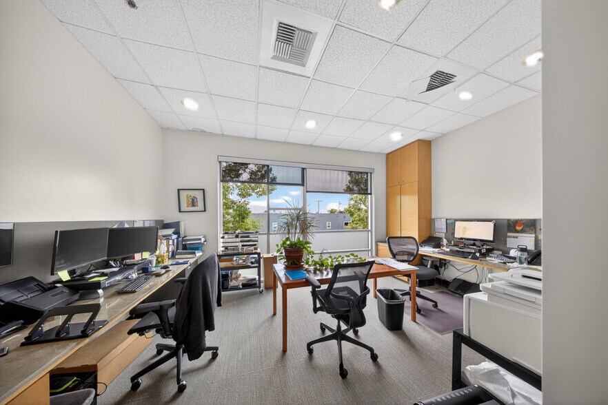 More Photos Of 3500 W Burbank Blvd, Burbank Office For Sale