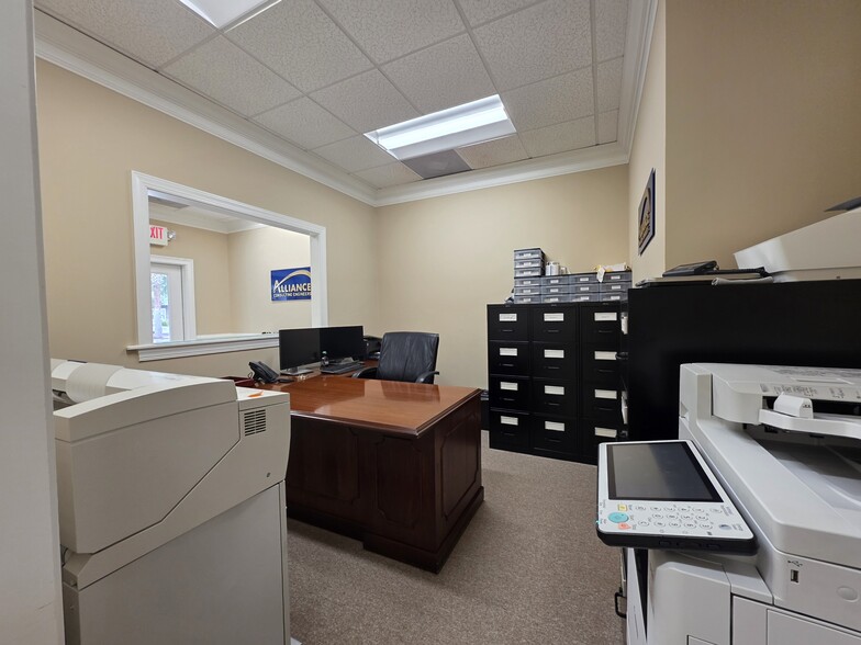 More Photos Of 23 Plantation Park Dr, Bluffton Office For Lease