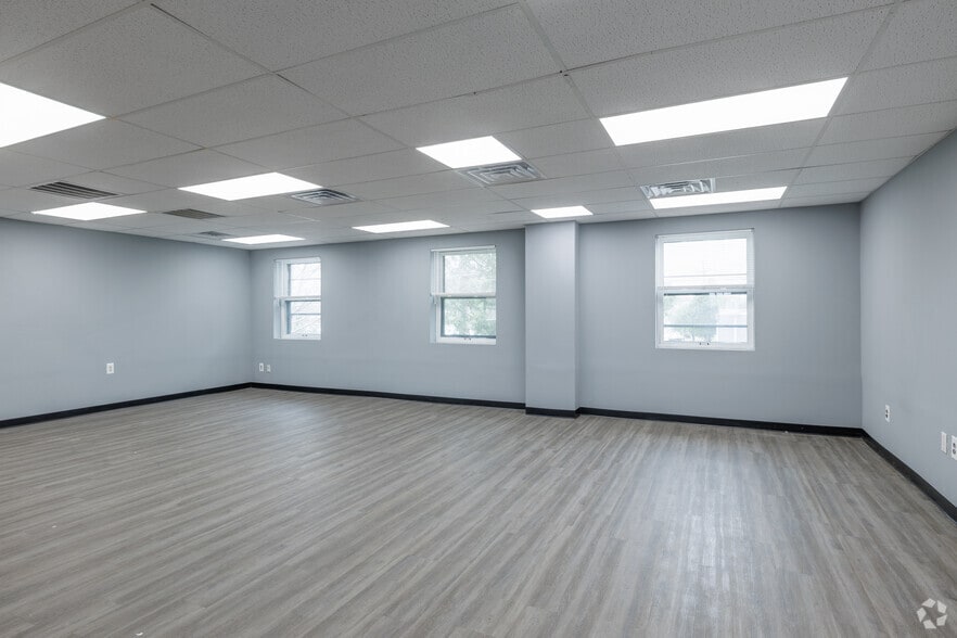 More Photos Of 2333 Morris Ave, Union Township Unknown For Lease