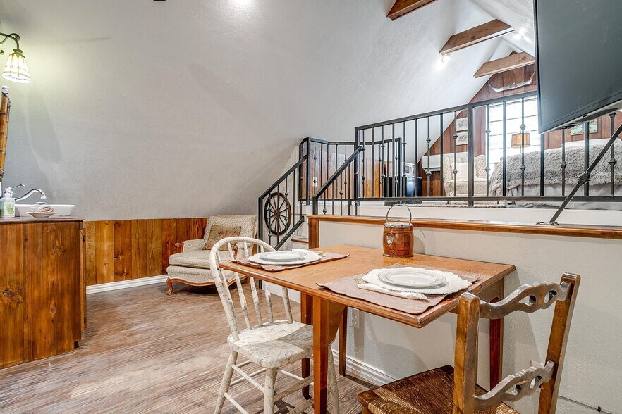 More Photos Of 1092 W Tarleton St, Stephenville Hospitality For Sale