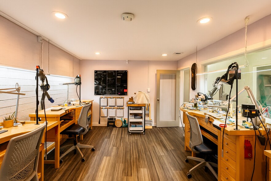 More Photos Of 901 N West St, Raleigh Showroom For Lease