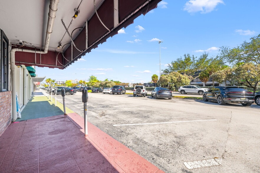 More Photos Of 2731-2739 E Oakland Park Blvd, Fort Lauderdale Storefront Retail Office For Lease