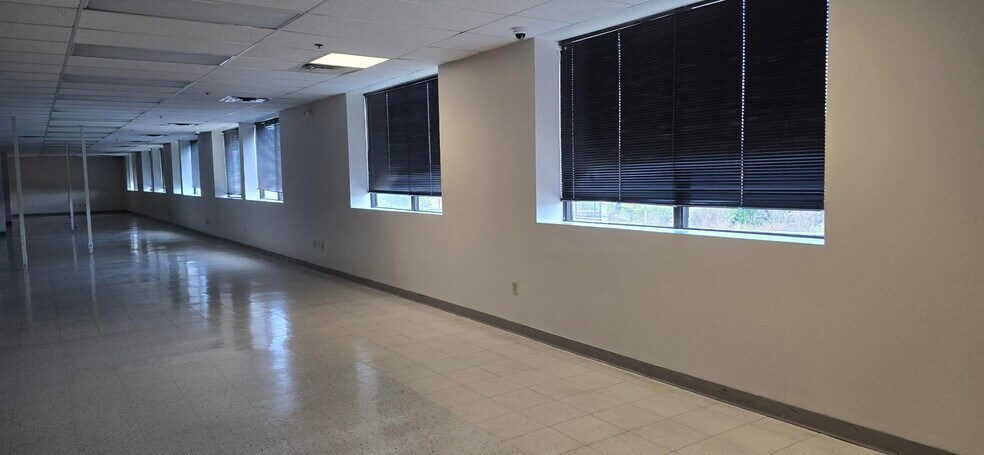 More Photos Of 621 E Brighton Ave, Syracuse Distribution For Lease