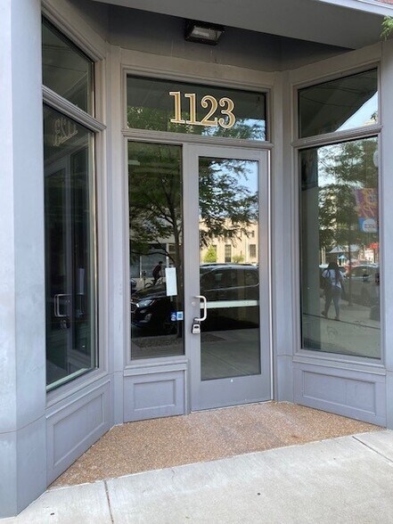 More Photos Of 1123 E Main St, Bridgeport Apartments For Lease