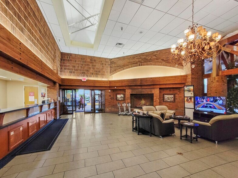 More Photos Of 850 S Bluff St, Saint George Hotel For Sale