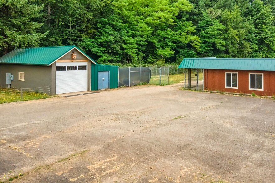 More Photos Of 41515 SE Thomas Rd, Sandy Schools For Lease