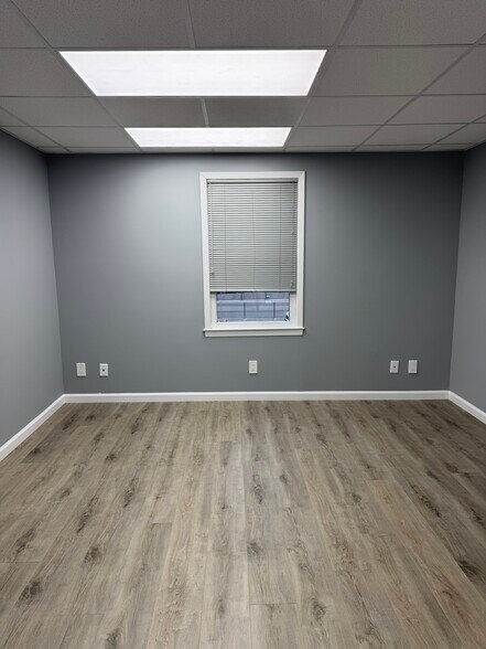 More Photos Of 128 Front St, Mineola Office For Sale