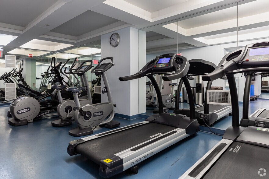 More Photos Of 33 W 55th St, New York Hotel For Lease