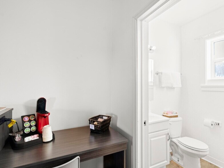 More Photos Of 475 W Main St, Escalante Hotel For Sale