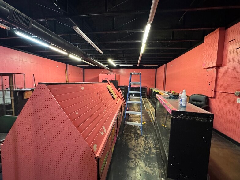 More Photos Of 2130 Austin Hwy, San Antonio General Retail For Sale