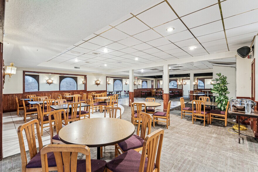 More Photos Of 388 W 9th Ave, Saint Paul Park Restaurant For Sale