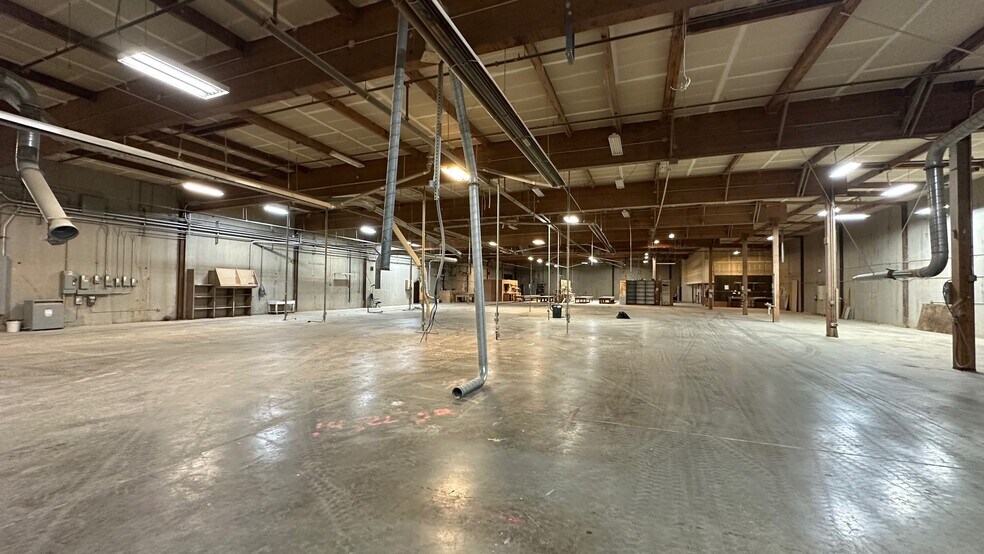 More Photos Of 2219 Talley Way, Kelso Industrial For Sale