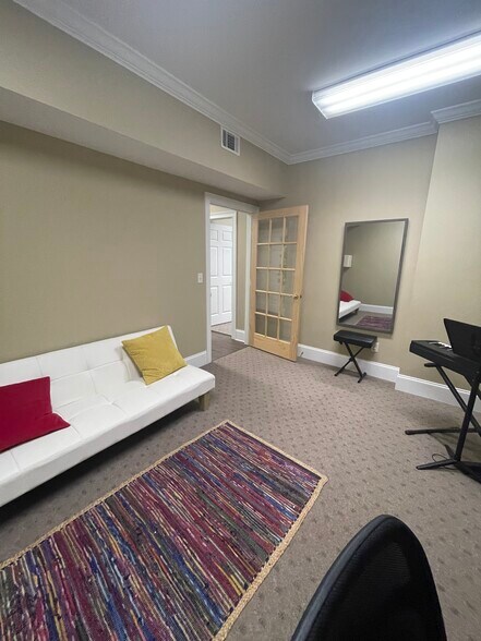 More Photos Of 327 Dahlonega St, Cumming Medical For Lease