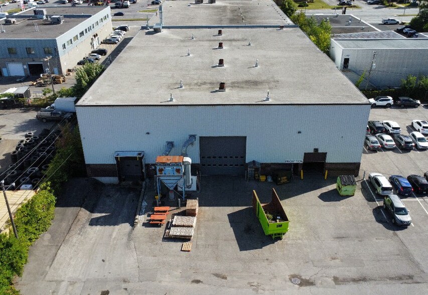 More Photos Of 2270 Boul Industriel, Laval Manufacturing For Lease