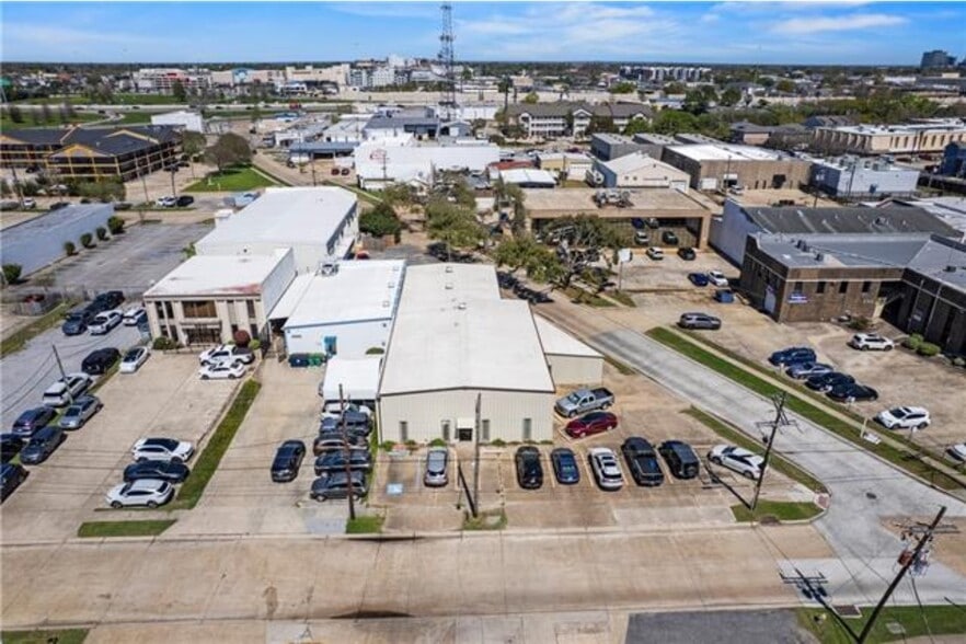 More Photos Of 4501 Zenith St, Metairie Service For Sale