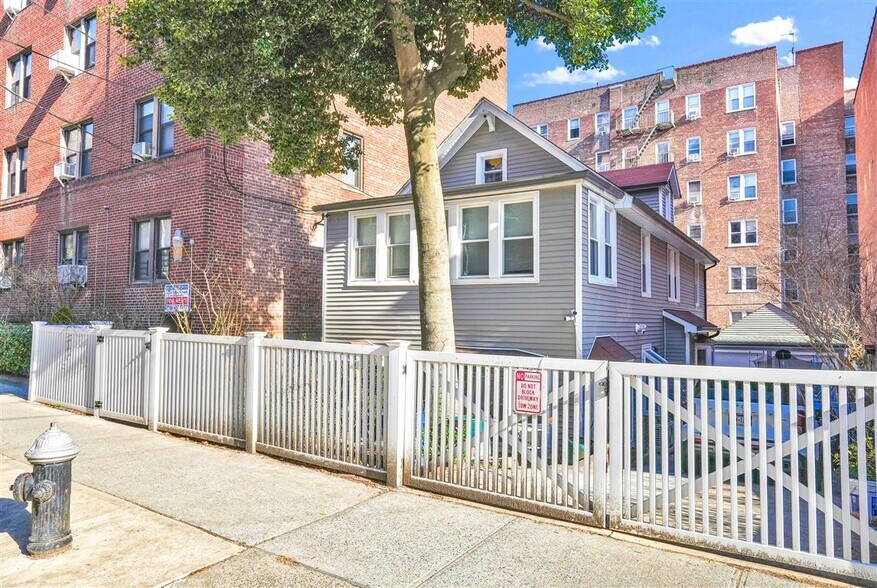 More Photos Of 6571 Booth St, Rego Park Apartments For Sale