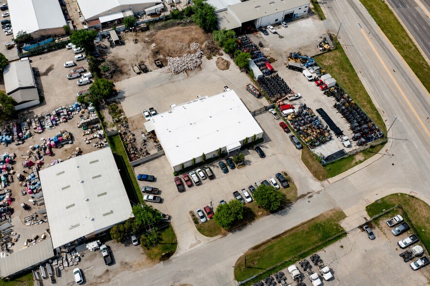 More Photos Of 1930 Hinton Dr, Irving Showroom For Lease