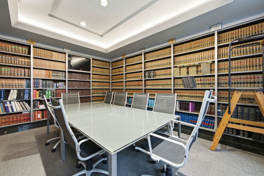 More Photos Of Sans Souci Blvd, Miami Office For Sale