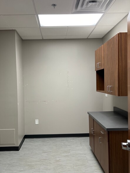 More Photos Of 101 Cosgrove Hill Ave, Chapel Hill Medical For Sale