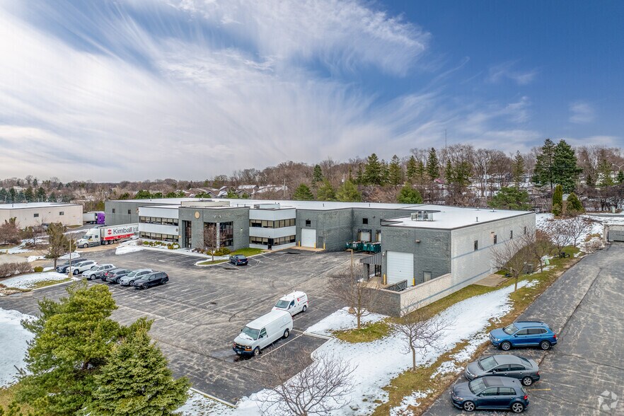 More Photos Of 1711 Paramount Ct, Waukesha Warehouse For Lease