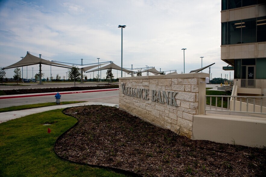 More Photos Of 5900 S Lake Forest Dr, McKinney Office For Lease