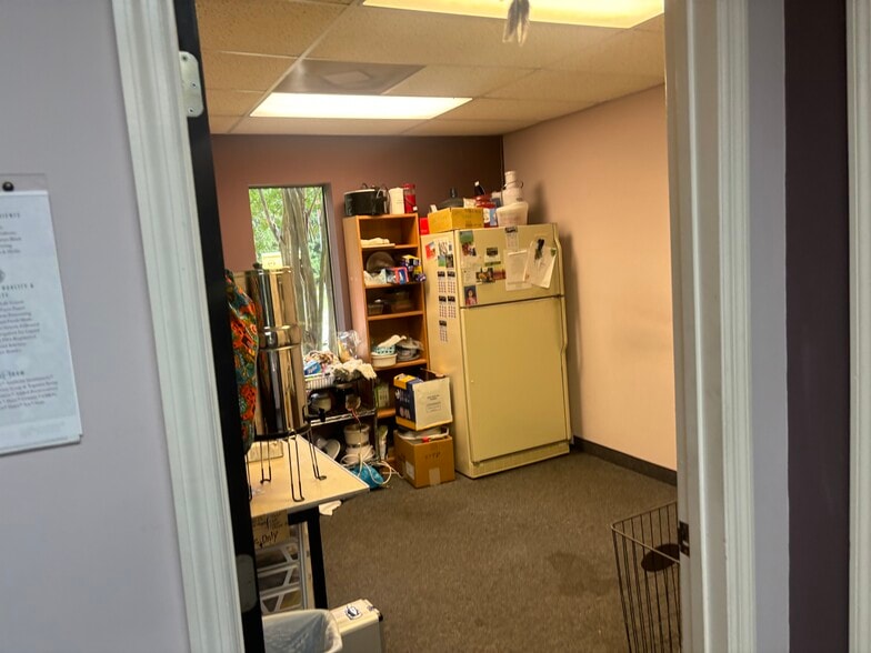 More Photos Of 120 Kaminer Way Pky, Columbia Light Distribution For Sale