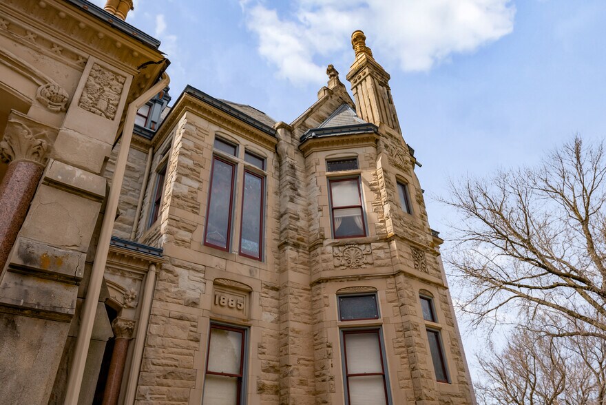 More Photos Of 809 Hall St, Saint Joseph Hospitality For Sale