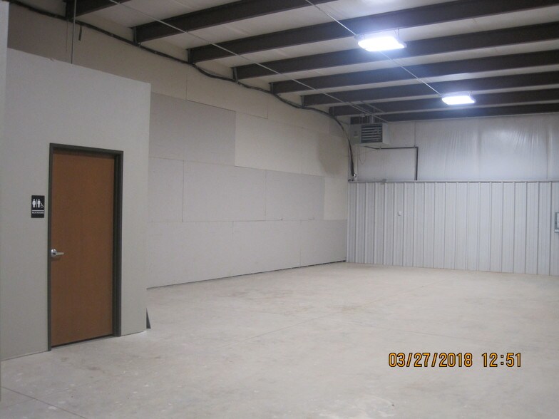 More Photos Of 14401 N Lincoln Blvd, Edmond Warehouse For Lease