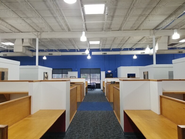 More Photos Of 8016 Tower Point Dr, Charlotte Office For Sale