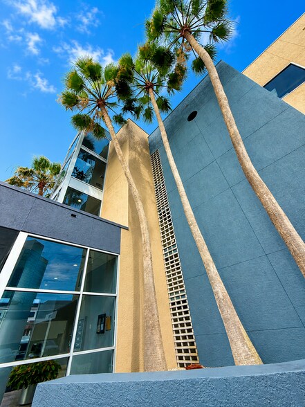 More Photos Of 22 S Links Ave, Sarasota Office For Lease