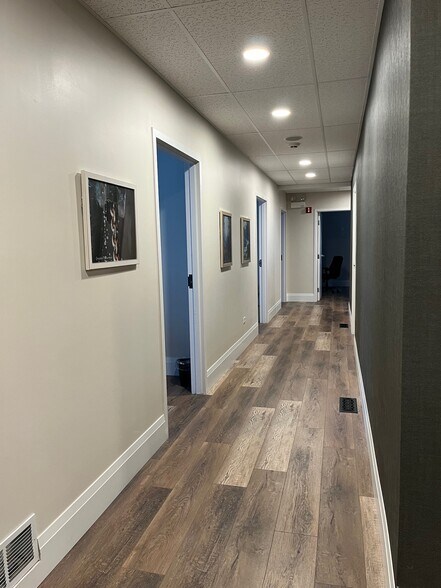 More Photos Of 183 Heritage Dr, Crystal Lake Medical For Lease