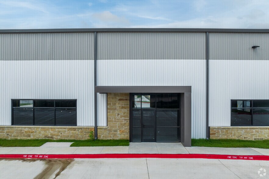 More Photos Of 4437 Supply Ct, Austin Unknown For Lease