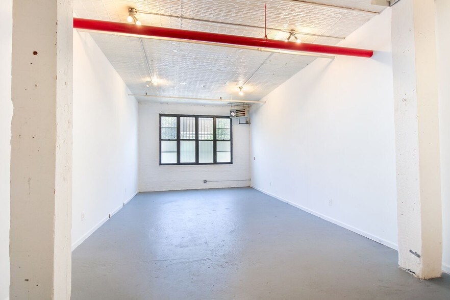More Photos Of 117 Grattan St, Brooklyn Warehouse For Lease