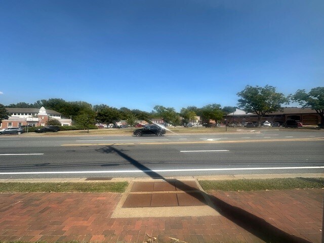 More Photos Of 3920 Kennett Pike, Wilmington Storefront For Lease