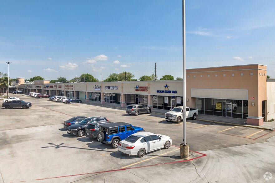 Primary Photo Of 11078 Veterans Memorial Dr, Houston General Retail For Lease