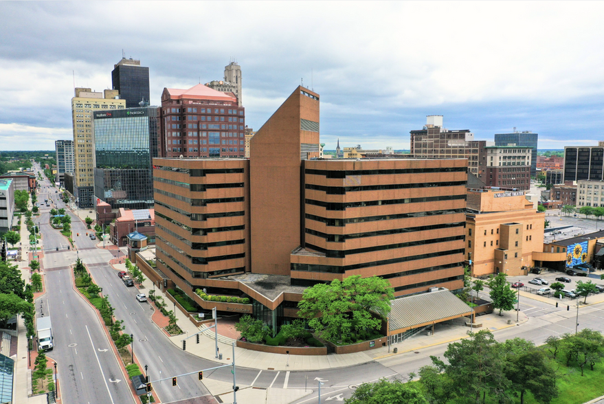 Primary Photo Of 433 N Summit St, Toledo Office For Lease